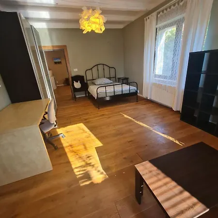 Apartment Guest In Private By Airport, Shared Bath, Non-smoking, Contactless Check-in, No Staff, Quiet Stay, Short *