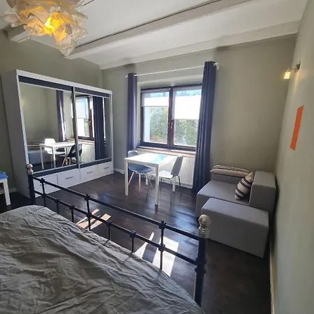 דירה Guest In Private By Airport, Shared Bath, Non-smoking, Contactless Check-in, No Staff, Quiet Stay, Short Tuchomerice