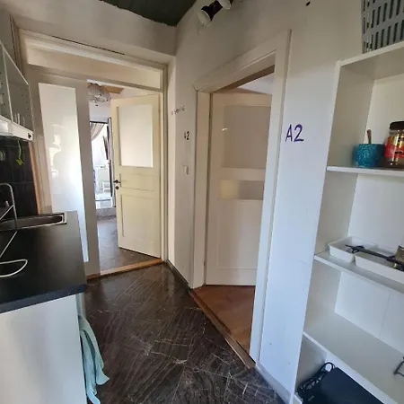 Guest In Private By Airport, Shared Bath, Non-smoking, Contactless Check-in, No Staff, Quiet Stay, Short דירה