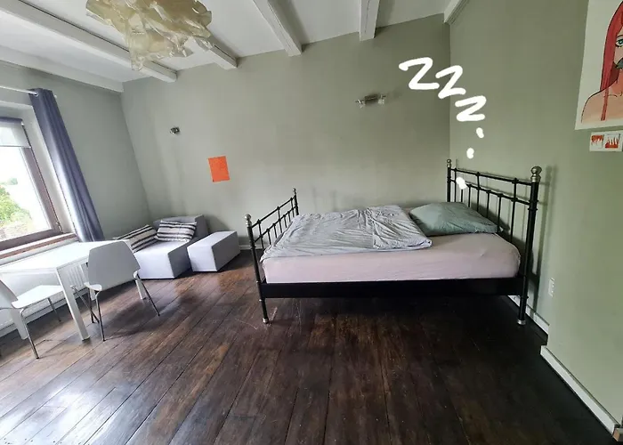 Guest In Private By Airport, Shared Bath, Non-smoking, Contactless Check-in, No Staff, Quiet Stay, Short Apartment
