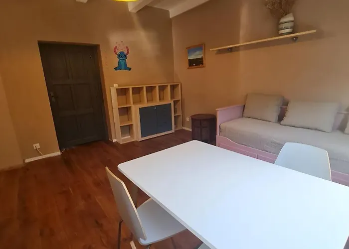 Apartment Guest In Private By Airport, Shared Bath, Non-smoking, Contactless Check-in, No Staff, Quiet Stay, Short *