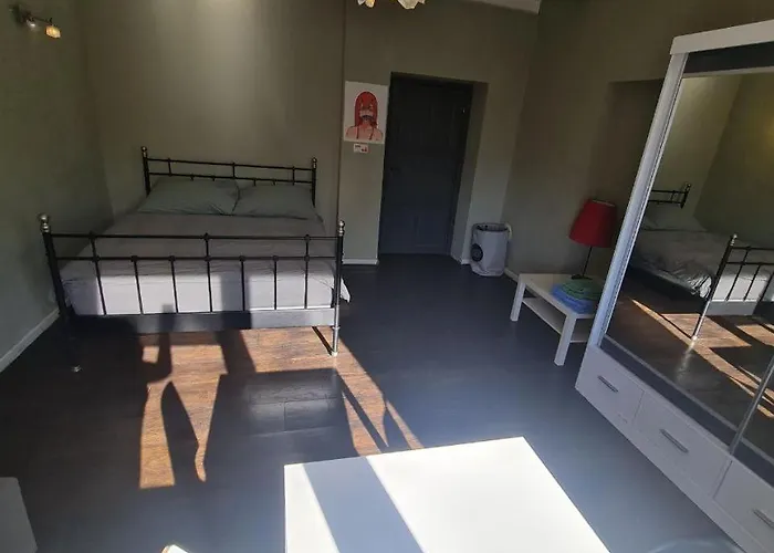 Guest In Private By Airport, Shared Bath, Non-smoking, Contactless Check-in, No Staff, Quiet Stay, Short