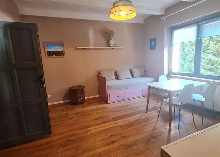 Apartment Guest In Private By Airport, Shared Bath, Non-smoking, Contactless Check-in, No Staff, Quiet Stay, Short