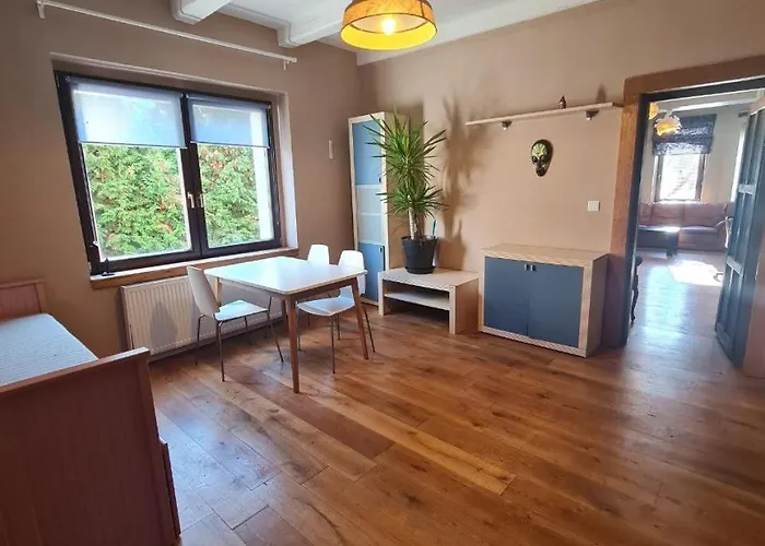Apartment Guest In Private By Airport, Shared Bath, Non-smoking, Contactless Check-in, No Staff, Quiet Stay, Short