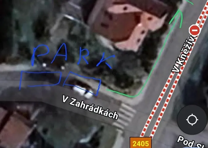 Guest In Private By Airport, Shared Bath, Non-smoking, Contactless Check-in, No Staff, Quiet Stay, Short Tuchomerice